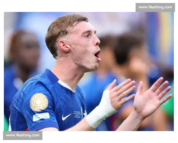 帕尔默 8.8 分全场最佳!1 助攻 2 造杀机难掩传中短板,6 射 3 正成进攻核心 帕尔默 8.8 分全场最佳!1 助攻 2 造杀机难掩传中短板,6 射 3 正成进攻核心